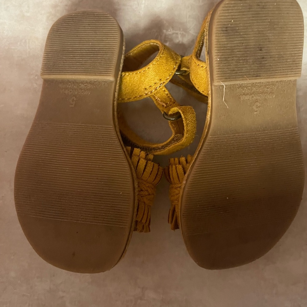 Old navy size 5 toddler sandals